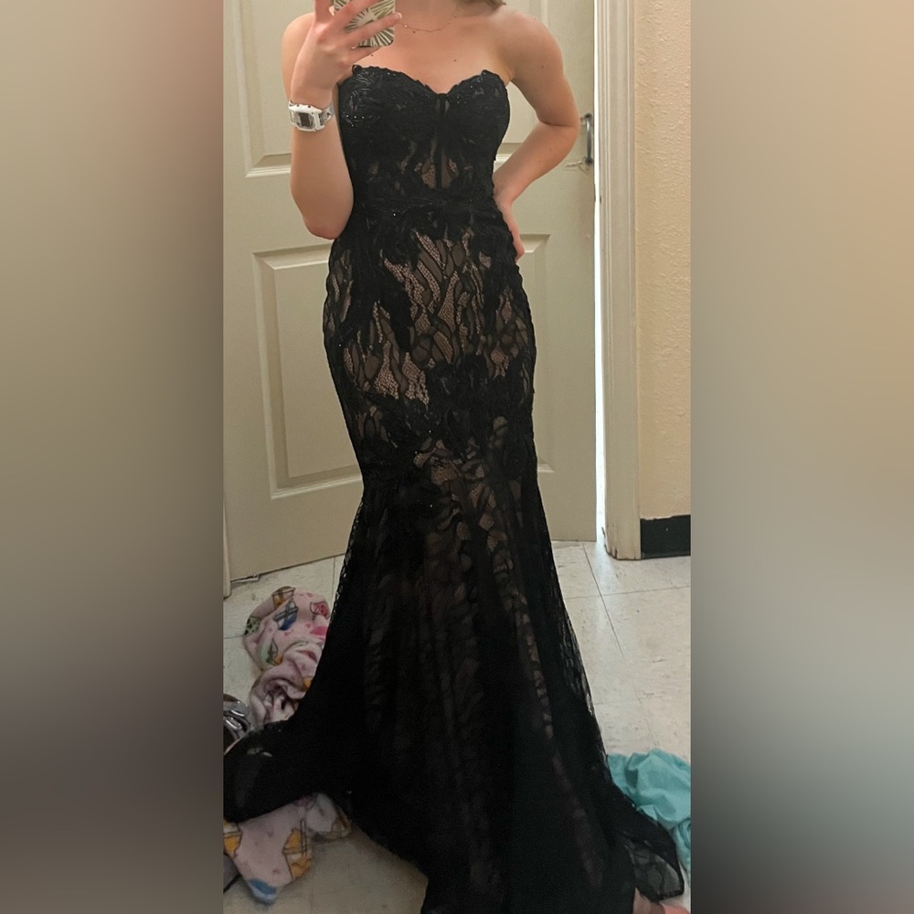 Black prom dress :)